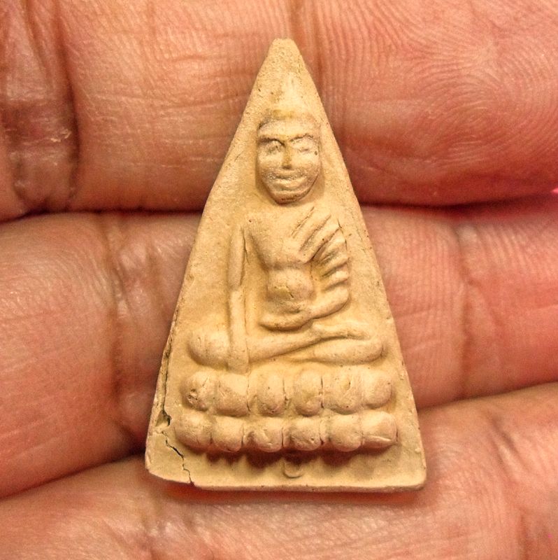 พระพุทโธน้อย ปี 2511 วัดอาวุธฯ (ผสมผงเก่าแม่ชีบุญเรือน) พร้อมถุงผ้าวัดอาวุธสีเขียวเดิมๆ แท้จากวัด (พระมีรอยบิ่น)