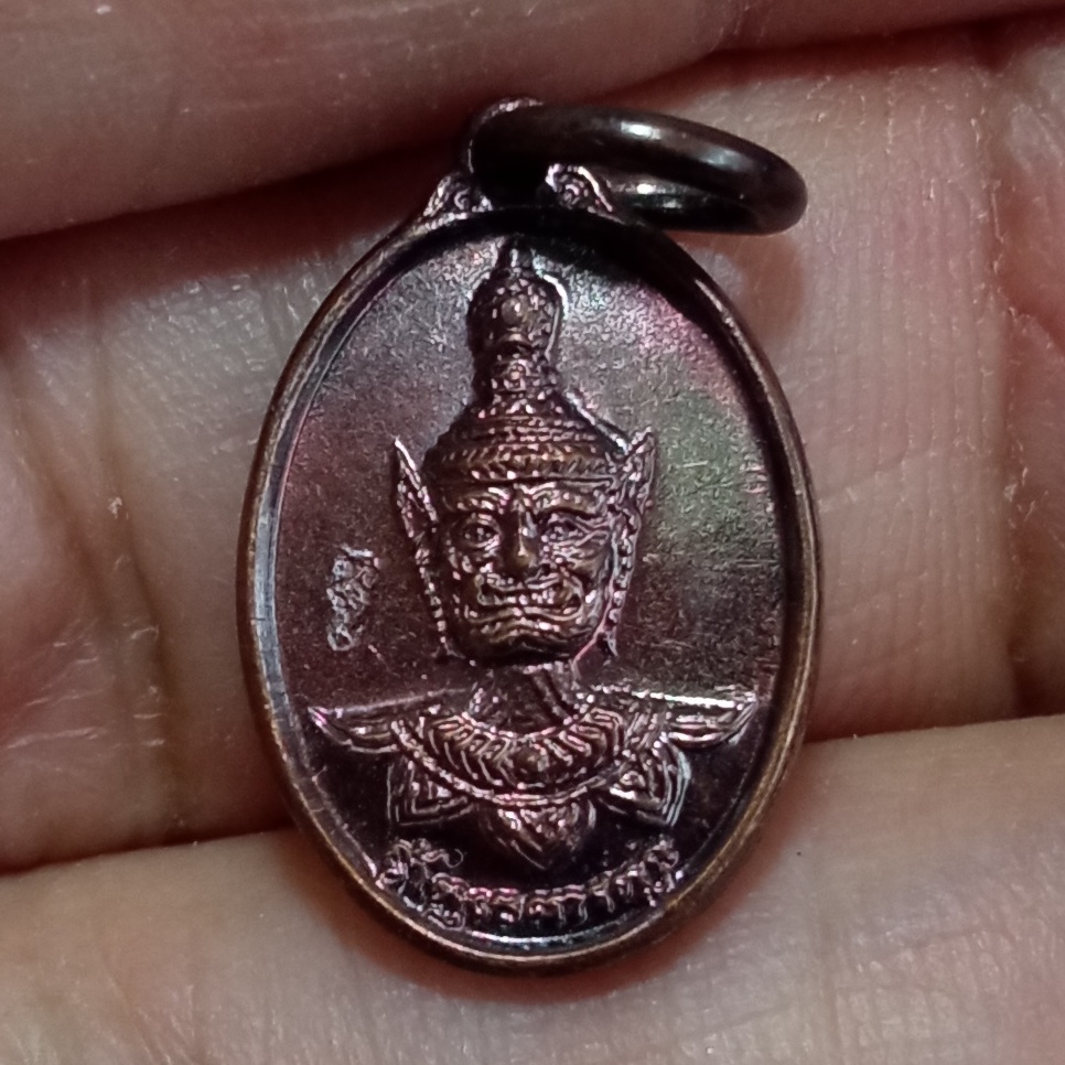 องค์ท้าวเวสสุวรรณ หลวงพ่ออิฎฐ์ วัดจุฬามณี ปี 2554 เหรียญเม็ดแตง รุ่นแรก เนื้อทองแดงรมดำ ตอกโค๊ตชัด พร้อมคาถาบูชาจากวัดแท้ๆ รหัสสินค้า265