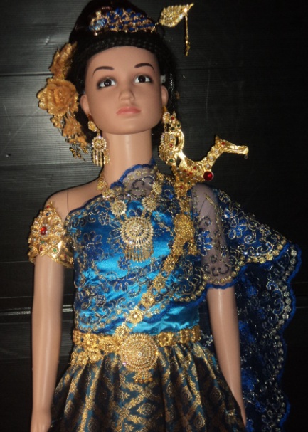 ชุดไทยเด็กอนุบาล-ประถมสีน้ำเงินทองผ้าไหมเกษตร ราคานี้ไม่รวมเครื่องประดับ
