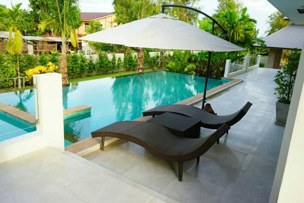 ขาย-บ้านเดี่ยว 2 ชั้น ซอยหัวหิน122ถ.คอนกรีตถึงบ้าน เป็นบ้านสร้างเองไม่มีส่วนกลาง กึ่งคฤหาสใหญ่ อยู่ริมเขา มองเห็นวิวทะเล อ.หัวหิน จ.ประจวบคีรีขันธ์