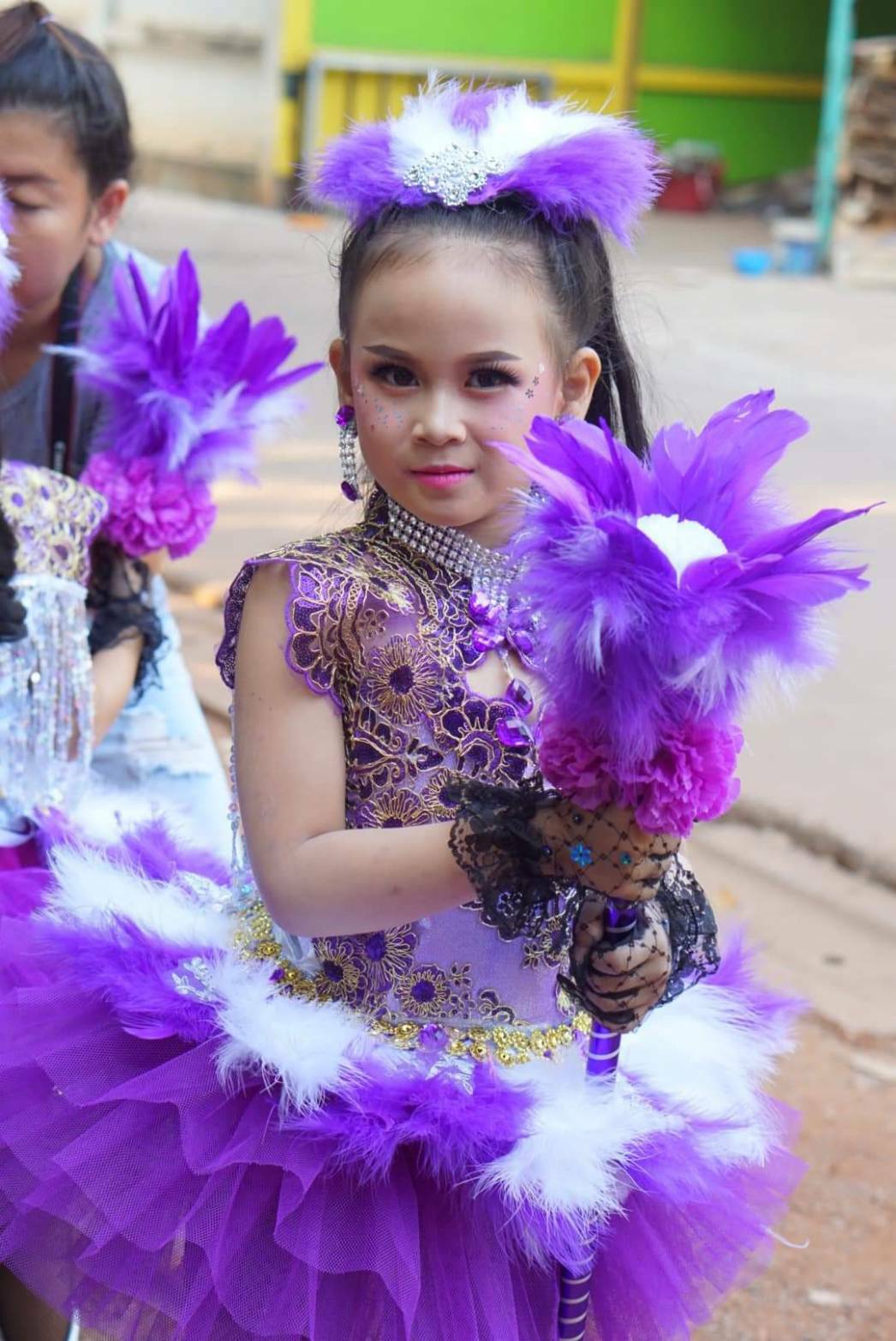 ชุดดรัมเมเยอร์เด็กสีม่วง ขาว ไม้ดรัม หัว สร้อย ต่างหู รวมจัดส่ง