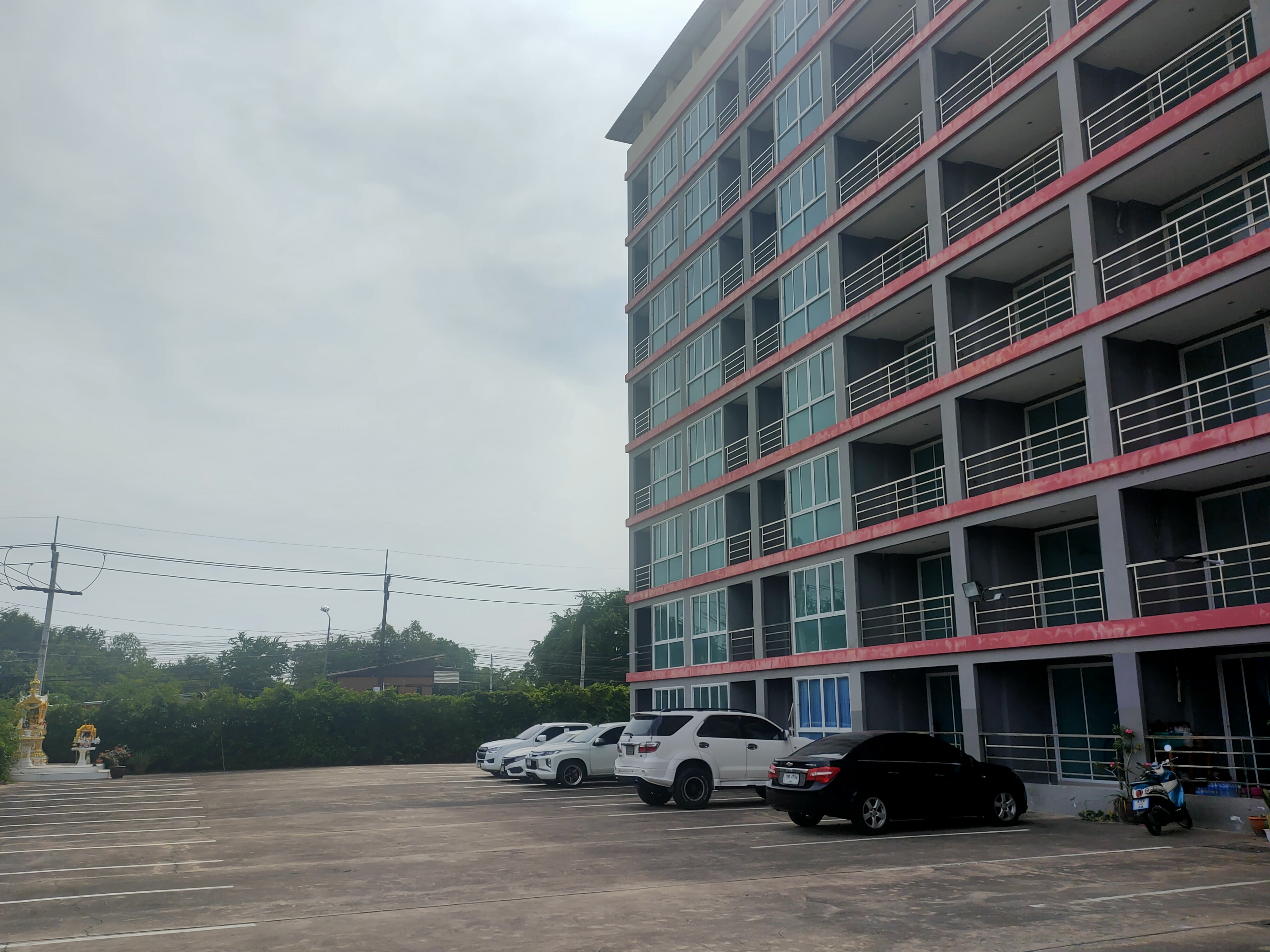 ขาย-ยกโครงการคอนโดสร้างใหม่ 8 ชั้น จำนวน 221 ห้อง ต.จอมเทียน อ.สัตหีบ จ.ชลบุรี