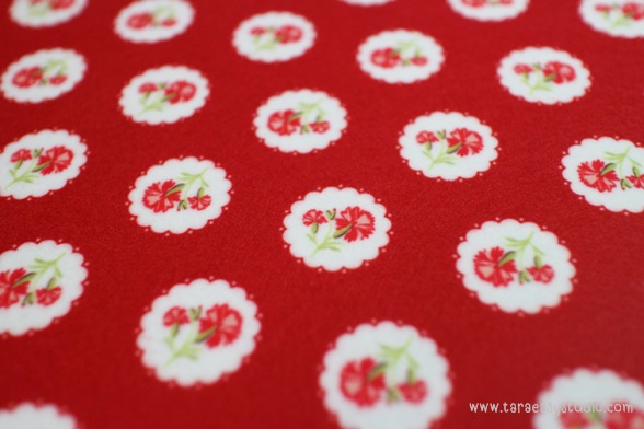 Felt : ลายดอกไม้ มี 2 สี แดง ชมพู size 1mm ขนาด 40x30 cm/ชิ้น (พร้อมส่ง)