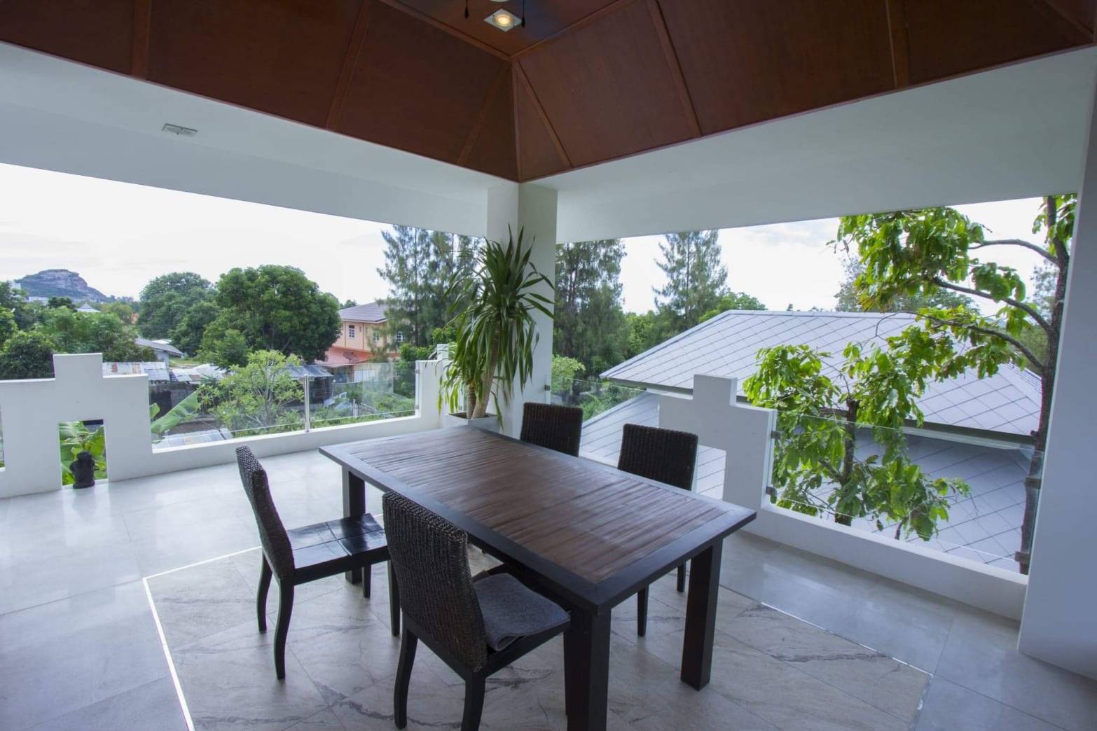 ขาย-บ้านเดี่ยว 2 ชั้น ซอยหัวหิน122ถ.คอนกรีตถึงบ้าน เป็นบ้านสร้างเองไม่มีส่วนกลาง กึ่งคฤหาสใหญ่ อยู่ริมเขา มองเห็นวิวทะเล อ.หัวหิน จ.ประจวบคีรีขันธ์