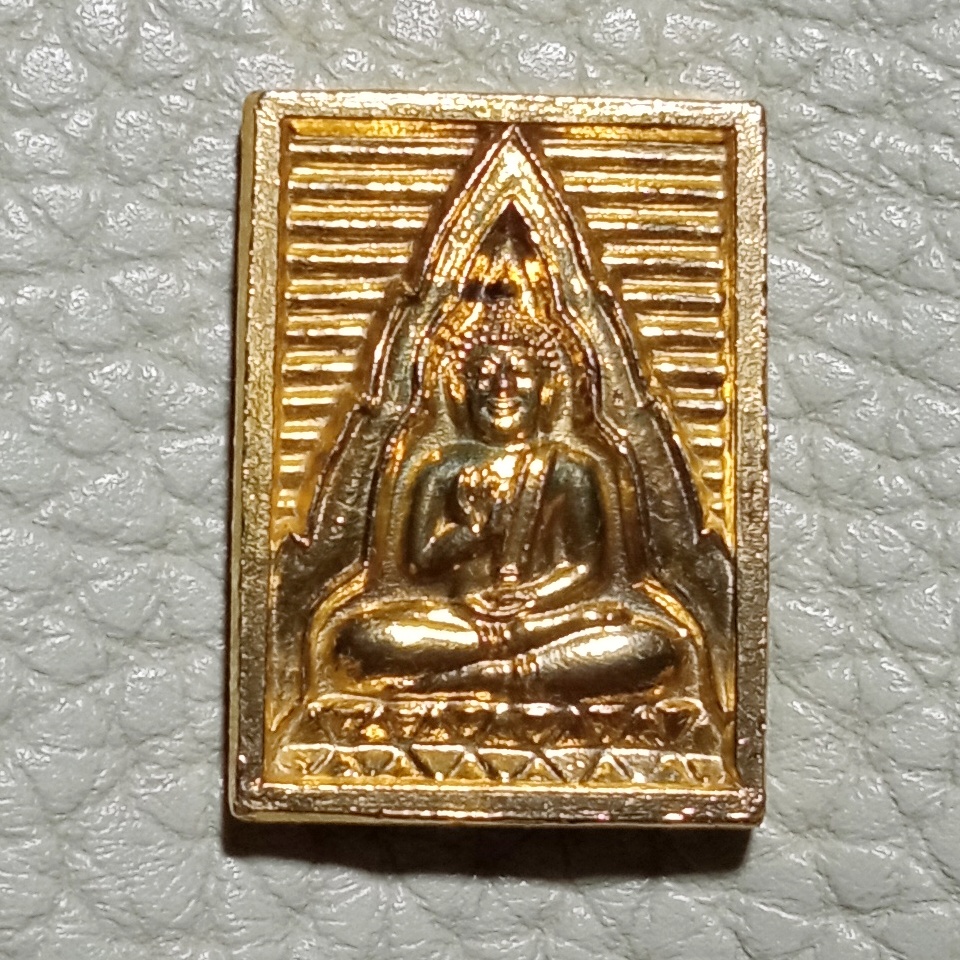 พระของขวัญ วัดปากน้ำ รุ่นซื้อที่ดินถวาย ปี2534 เนื้อโลหะกะไหล่ทอง วัดปากน้ำ ภาษีเจริญ กรุงเทพฯ ใต้ฐานตอกโค๊ต รหัสสินค้า365