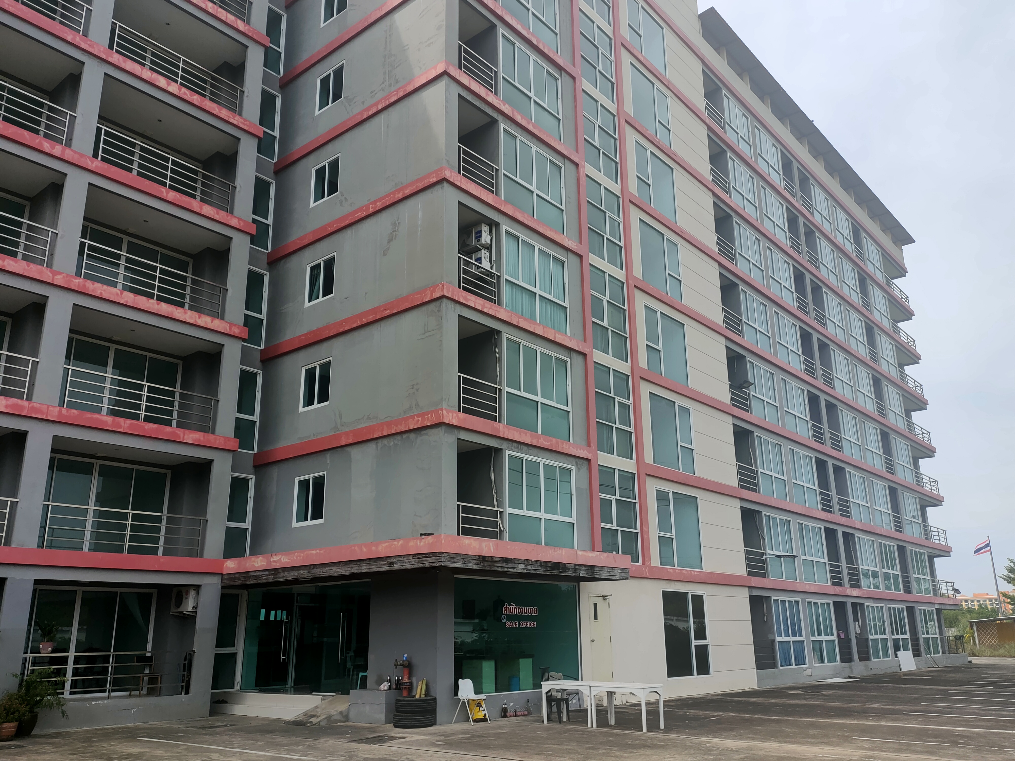 ขาย-ยกโครงการคอนโดสร้างใหม่ 8 ชั้น จำนวน 221 ห้อง ต.จอมเทียน อ.สัตหีบ จ.ชลบุรี