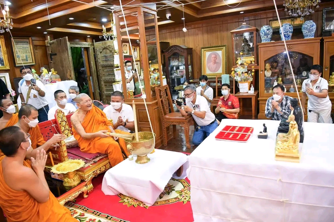 เหรียญพระพุทโธน้อยย้อนยุค พิมพ์ใหญ่ รุ่นปฏิสังขรณ์พระอุโบสถ วัดสัมพันธวงศ์ ปี2566 เนื้อสัตตะโลหะผสมชนวนเก่า ตอกโค๊ต+หมายเลขมหามงคล๕๙ ซีลพลาสติกเดิมๆ บรรจุกล่องวัด+คาถาบูชา+ถุงเขียวเหนี่ยวทรัพย์ พระดีพิธีใหญ่ครับ