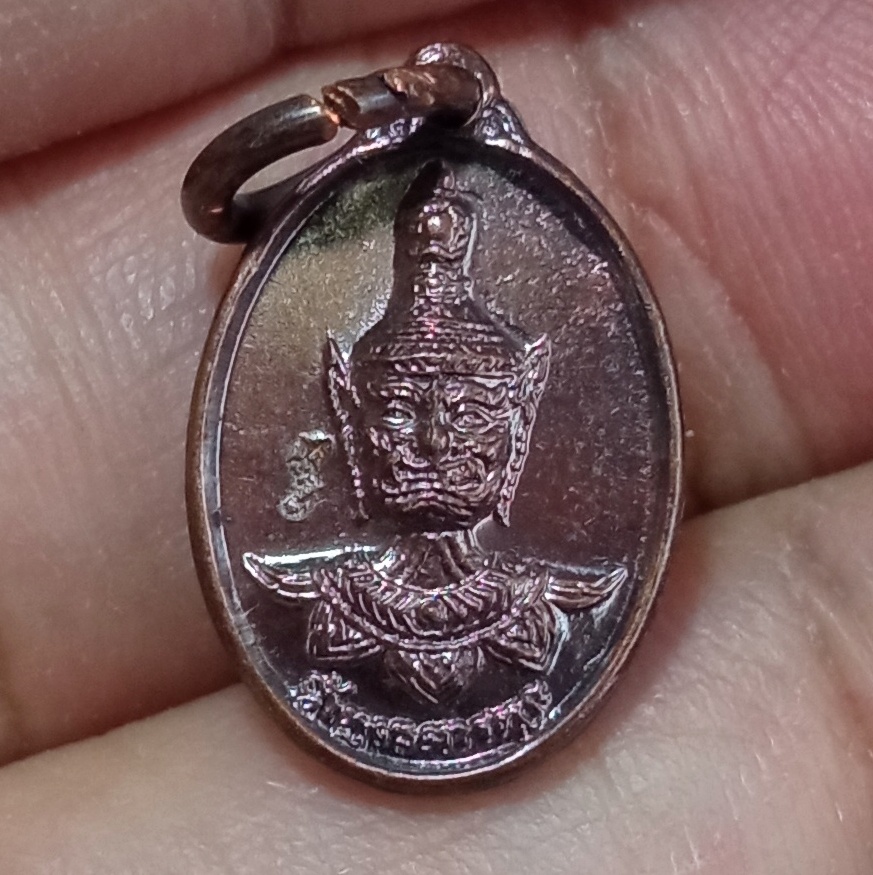 องค์ท้าวเวสสุวรรณ หลวงพ่ออิฎฐ์ วัดจุฬามณี ปี 2554 เหรียญเม็ดแตง รุ่นแรก เนื้อทองแดงรมดำ ตอกโค๊ตชัด พร้อมคาถาบูชาจากวัดแท้ๆ รหัสสินค้า365