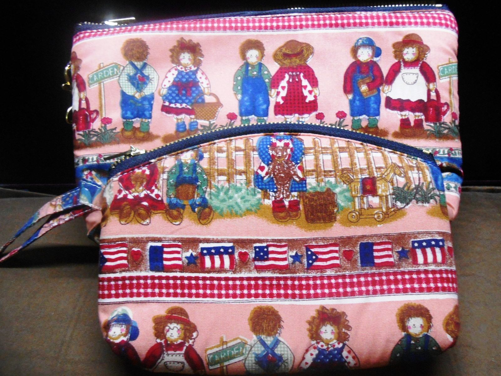 กระเป๋าลายคนคู่