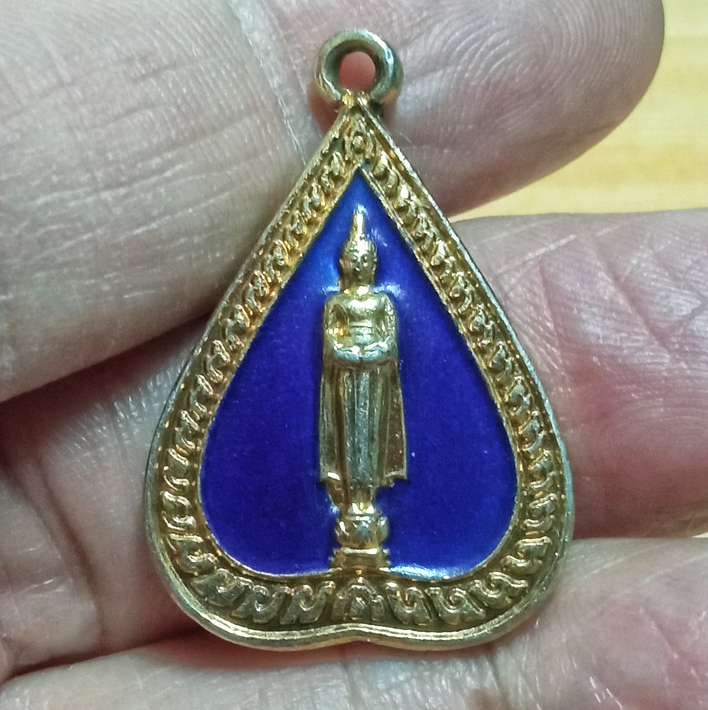 หลวงพ่อวัดบ้านแหลม เหรียญใบโพธิ์ข้างกนก ปี2532 เนื้อกะไหล่ทอง ลงยาสีน้ำเงิน เหรียญดีพุทธคุณสูง รหัส166