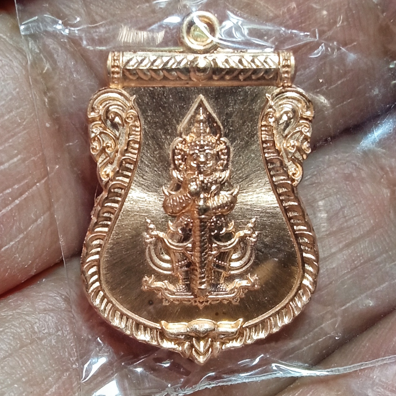 เหรียญเสมาเล็ก ท้าวเวสสุวรรณ รุ่นมิ่งขวัญ วัดสุทัศน์ฯ คณะ4 จัดสร้าง ปี2565 เนื้อทองแดงขัดเงา ตอกโค๊ตวัด ว.ส.ท.ชัดเจน ซีลในซองพลาสติกเดิมสวยๆ บรรจุกล่องวัดแท้ๆครับ องค์ที่2