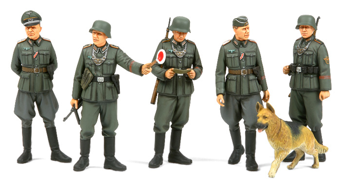 TA35320 WWII GERMAN FIELD MILITARY POLICE 1/35