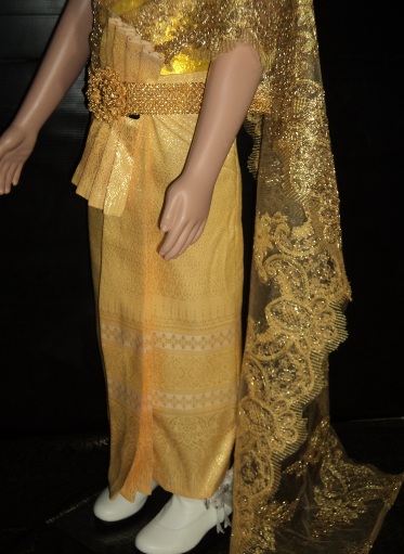 ชุดไทยจีบหน้านางสีทอง(ผ้าไหมทองอลิษา)ราคานี้ไม่รวมเครื่องประดับ