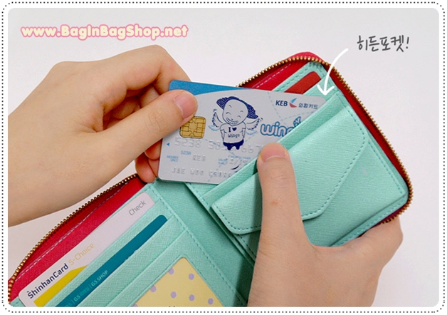 ลด 50% Crown Zipper Wallet