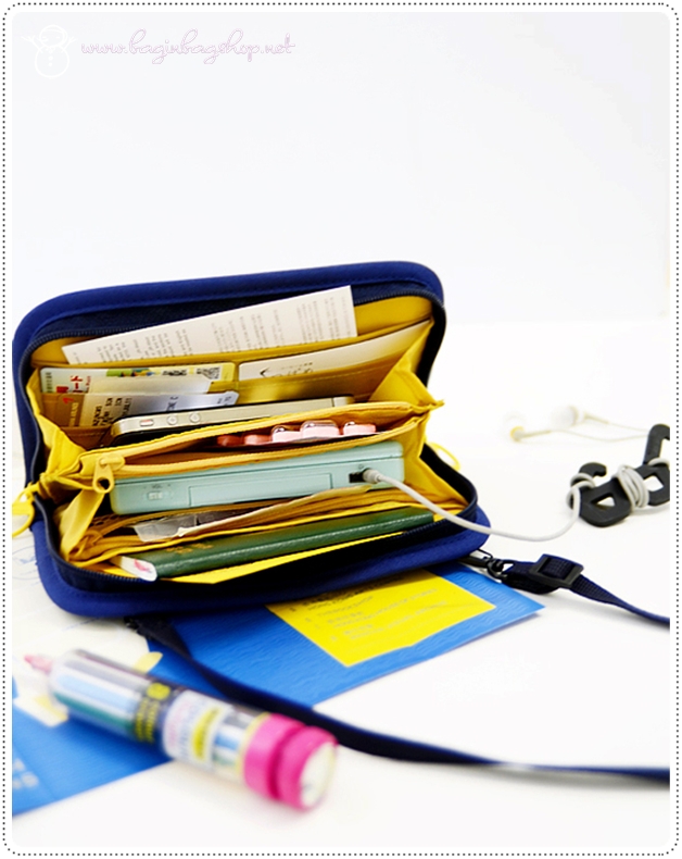 A Merry Holiday Daily Bag