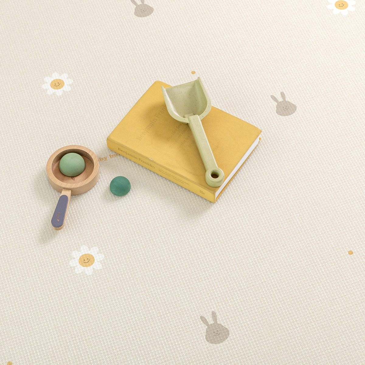 Parklon แผ่นรองคลานรุ่น PE Double Sided Prime Mat ขนาด 150x200cm หนา 1.5cm ลาย Bunny Daisy+Crayon
