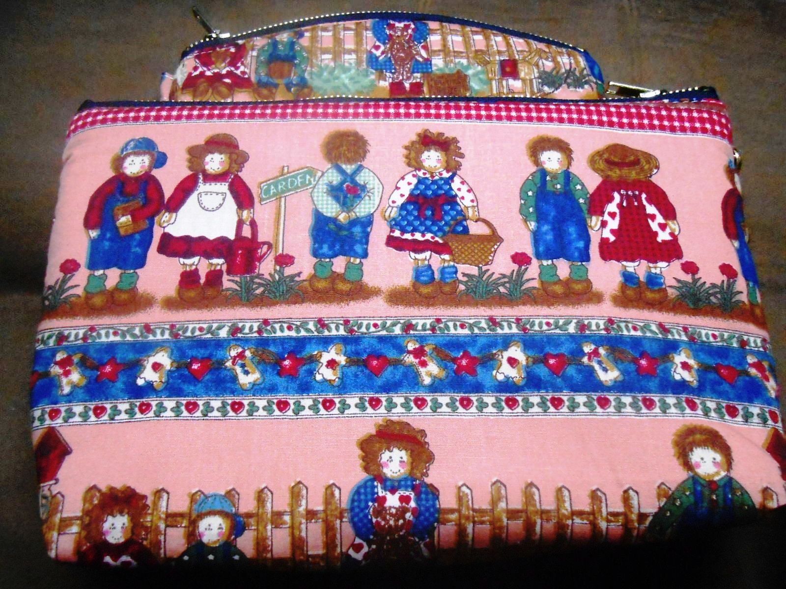 กระเป๋าลายคนคู่