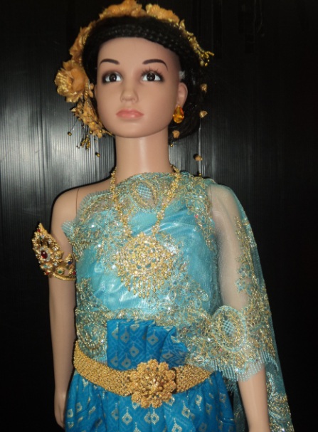 ชุดไทยเด็กสีฟ้าลาย4ราคานี้ไม่รวมเครื่องประดับ