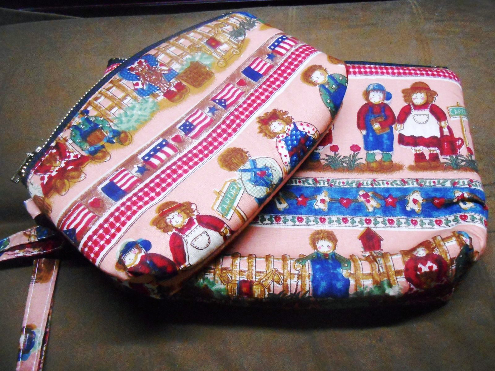 กระเป๋าลายคนคู่