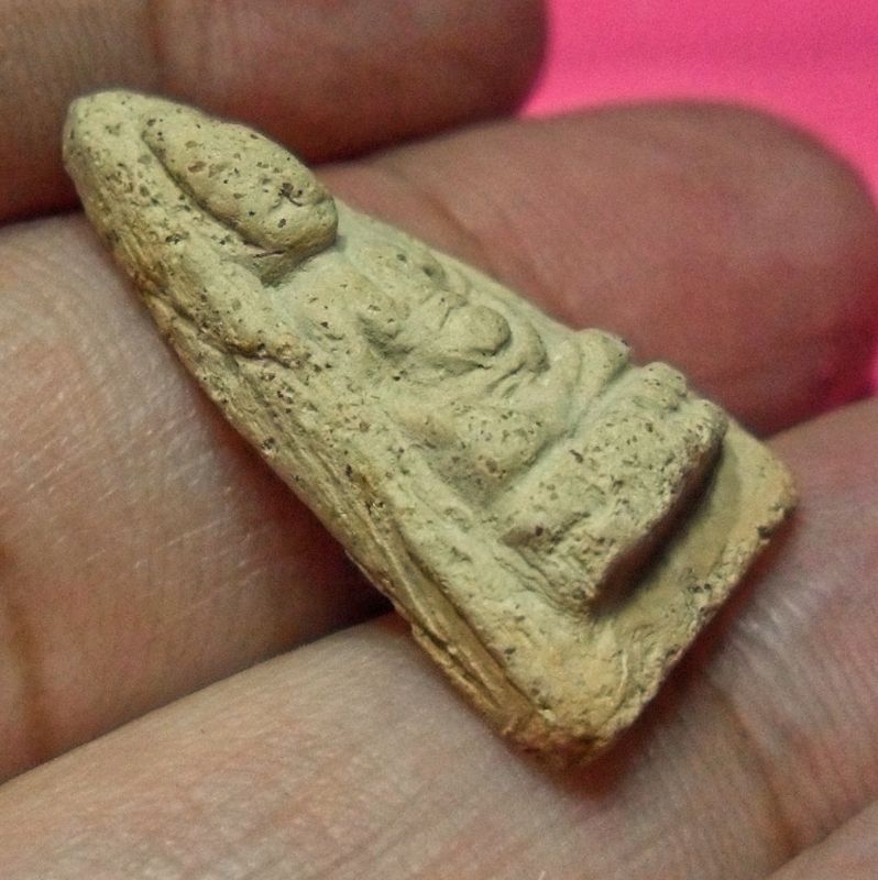 พระพุทธโธน้อย พิมพ์เล็กหน้าตุ๊กตา หลังยันต์พุทธโธ ชัดเจน เนื้อดินผสมผง แม่ชีบุญเรือน สร้างปี 2494 เก่ามาก แก่มวลสาร พุทธคุณเสริมดวงเสริมบารมี ป้องกันอันตรายต่างๆ หนุนดวงกลับร้ายเป็นดี เมตตาโชคลาภ ค้าขายดี อธิษฐานทำน้ำมนต์ศักดิ์สิทธิ์ดีนักแล บูชาแล้วเจริญ