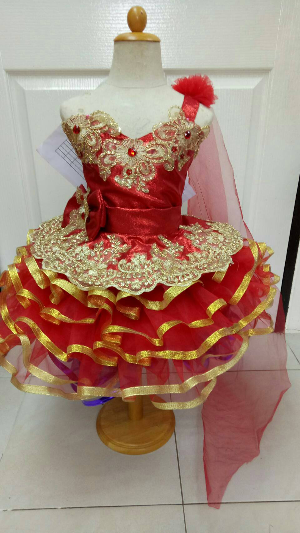 ชุดดรัมเมเยอร์สีแดงเด็กอนุบาลและประถม(ราคานี้ มี ชุด หมวก สร้อย ต่างหู)