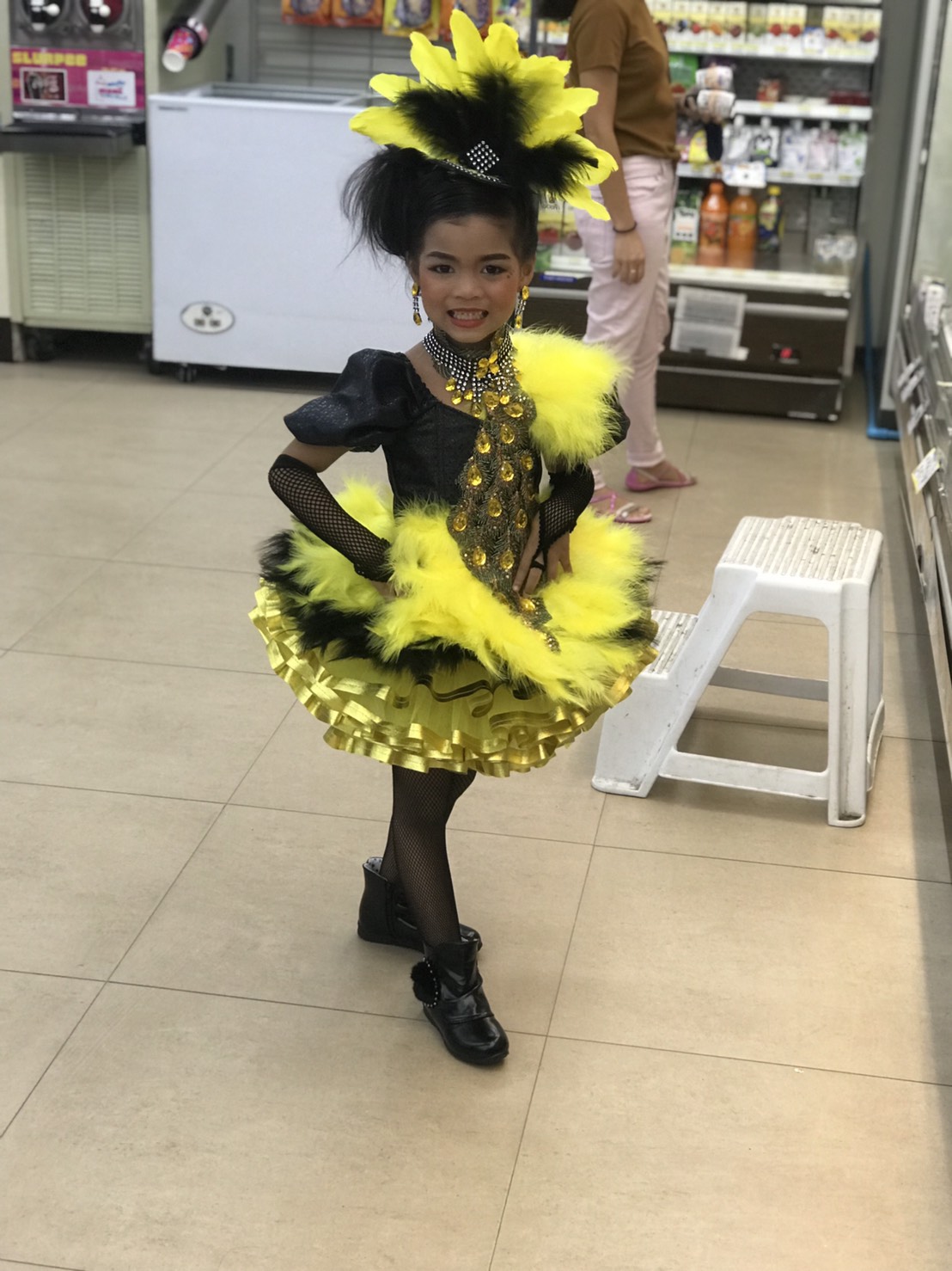 ชุดดรัมเมเยอร์สีเหลืองดำอนุบาลและประถม