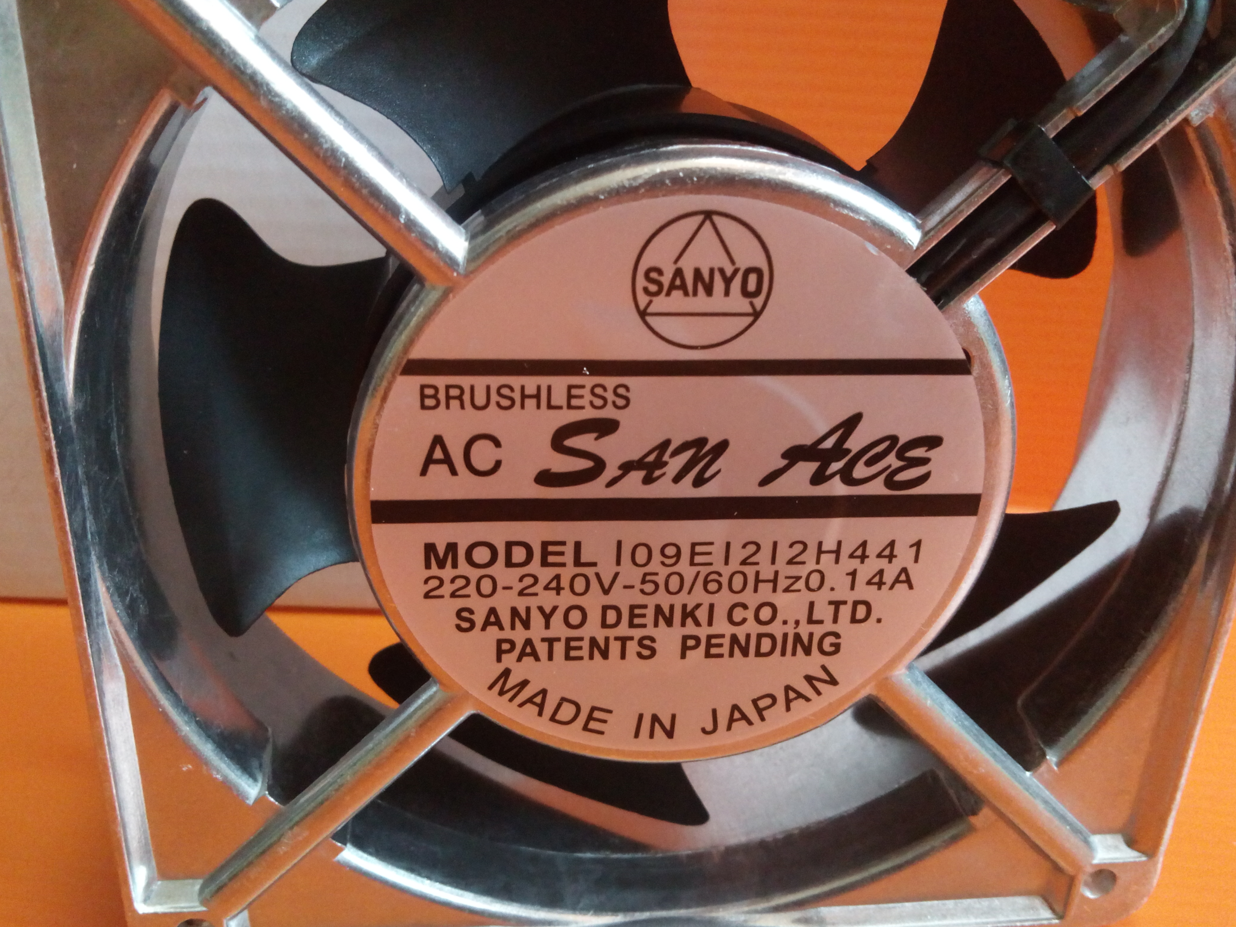 ขายพัดลมระบายความร้อน AC 220-240V SAN ACE BRUSHLESS SANYO DENKI