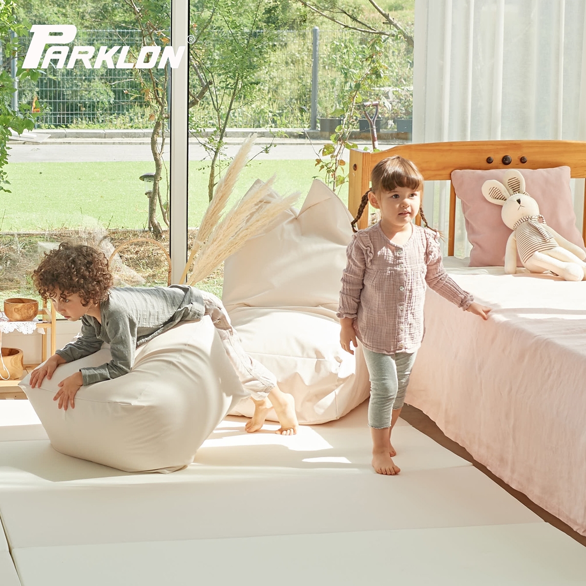 PARKLON Anti-Bacterial Stool ที่นั่งแสนสบายสำหรับลูกน้อย