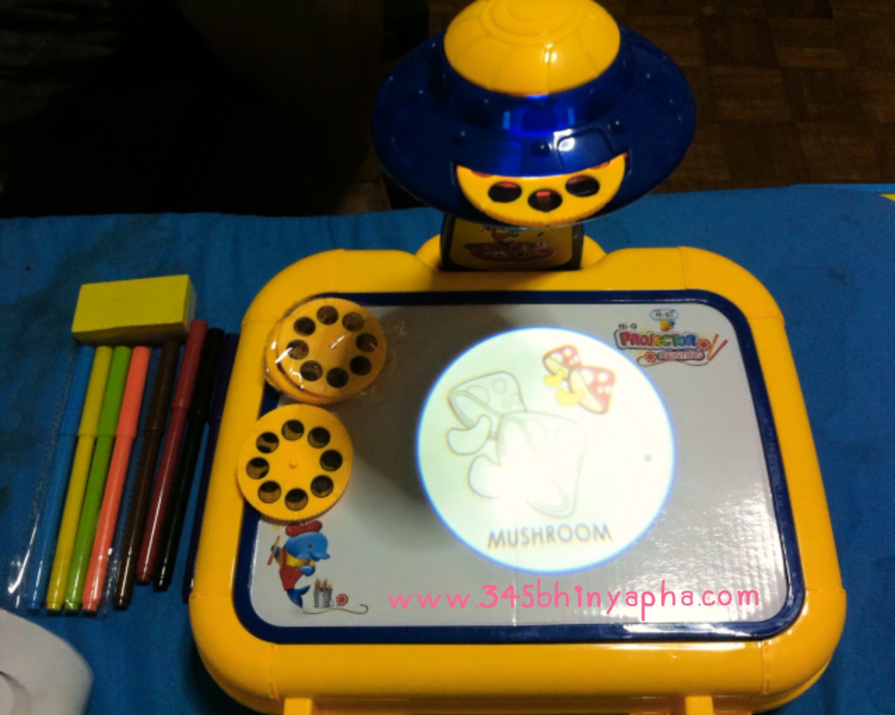 Hi Q Projector painting