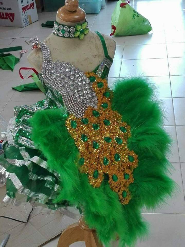 ชุดดรัมเมเยอร์สีเขียวเด็กอนุบาลและประถม ราคานี้เป็นราคาชุดอย่างเดียว ไม่มีเครื่องประดับ