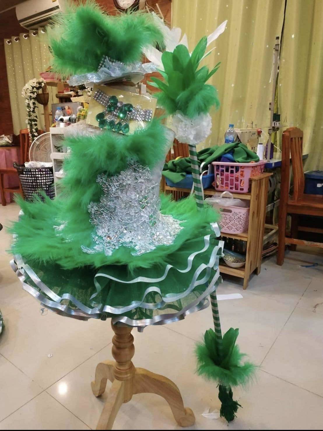 ชุดดรัมเมเยอร์สีเขียวอนุบาลและประถม