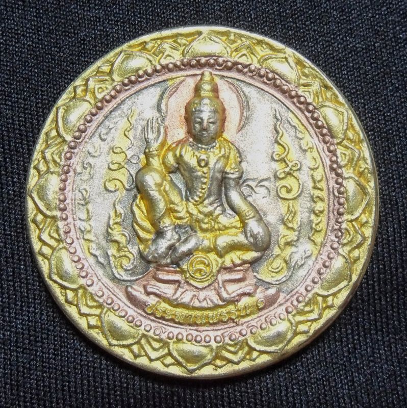 องค์จตุคามรามเทพ เนื้อโลหะชุบสามกษัตริย์ ตอกโค๊ตด้านหน้า ขนาด3.4cm.