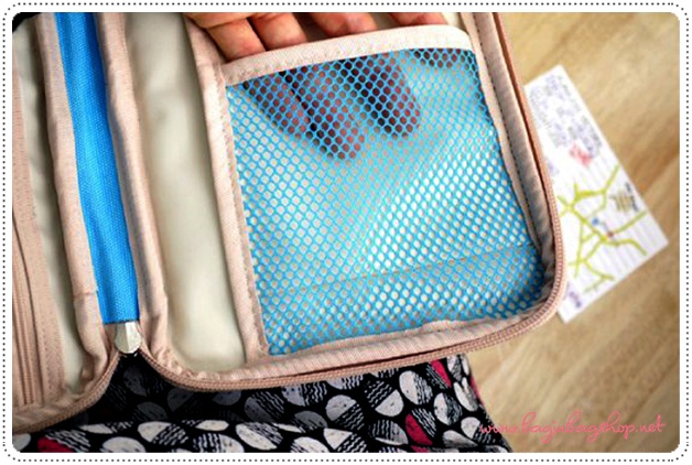 Daisy Multi Pouch ไว้ใส่พาสปอร์ตหรือใส่เอกสารต่างๆ