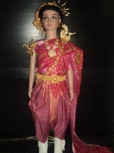 ชุดไทยสไบอัดพีท+โจงกระเบนสีกรีบบัว ราคานี้ไม่รวมเครื่องประดับ