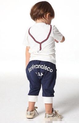 ชุดสูทแขนสั้นและเน็คไท