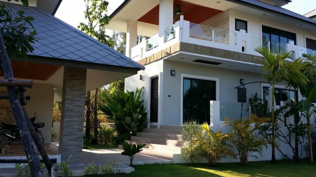 ขาย-บ้านเดี่ยว 2 ชั้น ซอยหัวหิน122ถ.คอนกรีตถึงบ้าน เป็นบ้านสร้างเองไม่มีส่วนกลาง กึ่งคฤหาสใหญ่ อยู่ริมเขา มองเห็นวิวทะเล อ.หัวหิน จ.ประจวบคีรีขันธ์