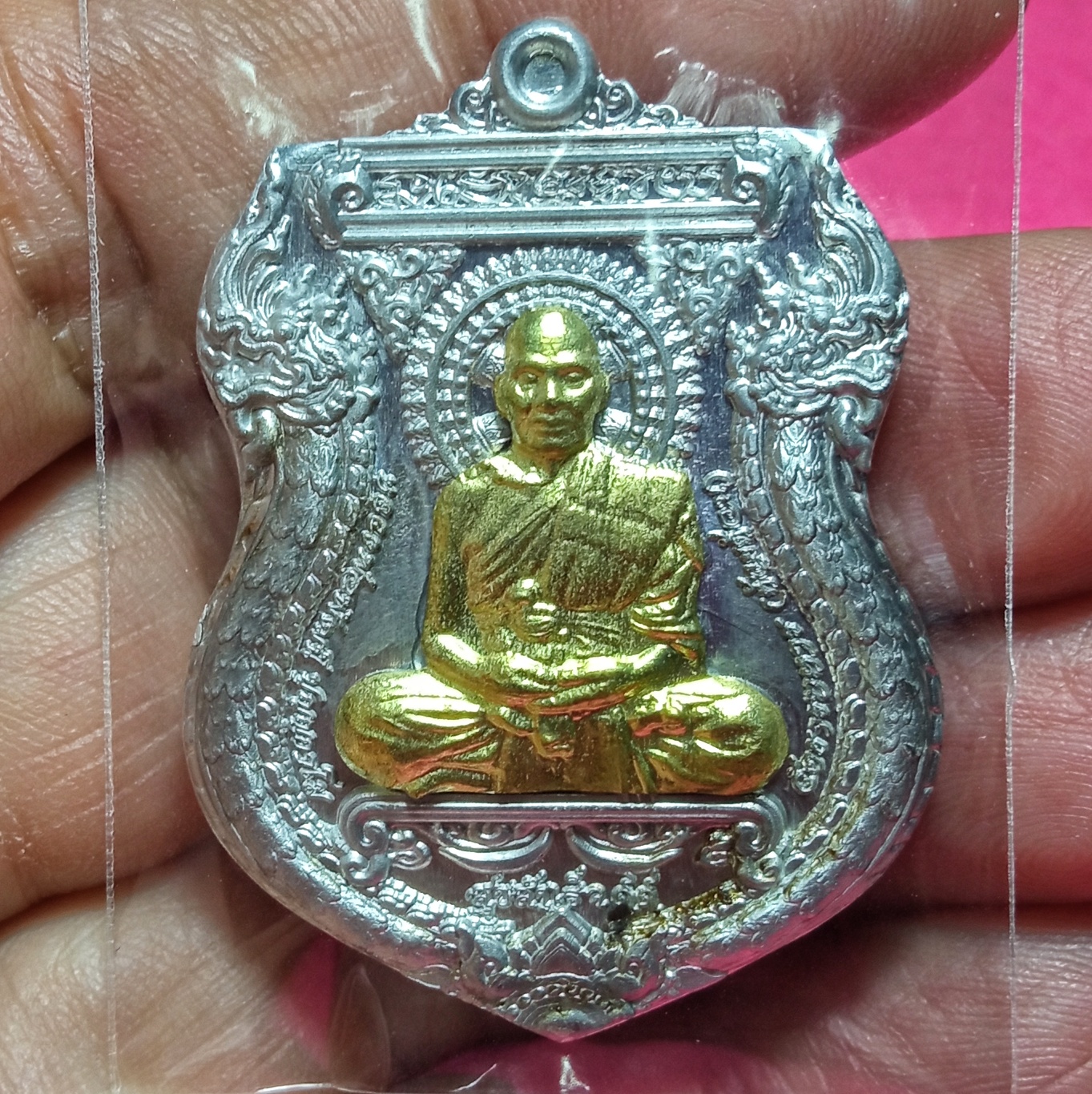 หลวงพ่อพัฒน์ วัดห้วยด้วน เหรียญเสมา รุ่นสุขสำเร็จ 99 ปี2563 เนื้อขาปิ่นโตหน้ากากทองทิพย์ เหรียญน้ำหนักเบา มีโค๊ต หมายเลข๔๘๑ มาพร้อมซองและกล่องเดิม