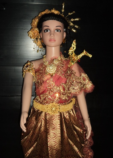 ชุดไทยสีแดงสไบลูกไม้สำเร็จ ราคานี้ไม่รวมเครื่องประดับ