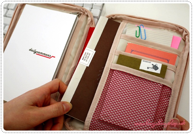 Daisy Multi Pouch ไว้ใส่พาสปอร์ตหรือใส่เอกสารต่างๆ