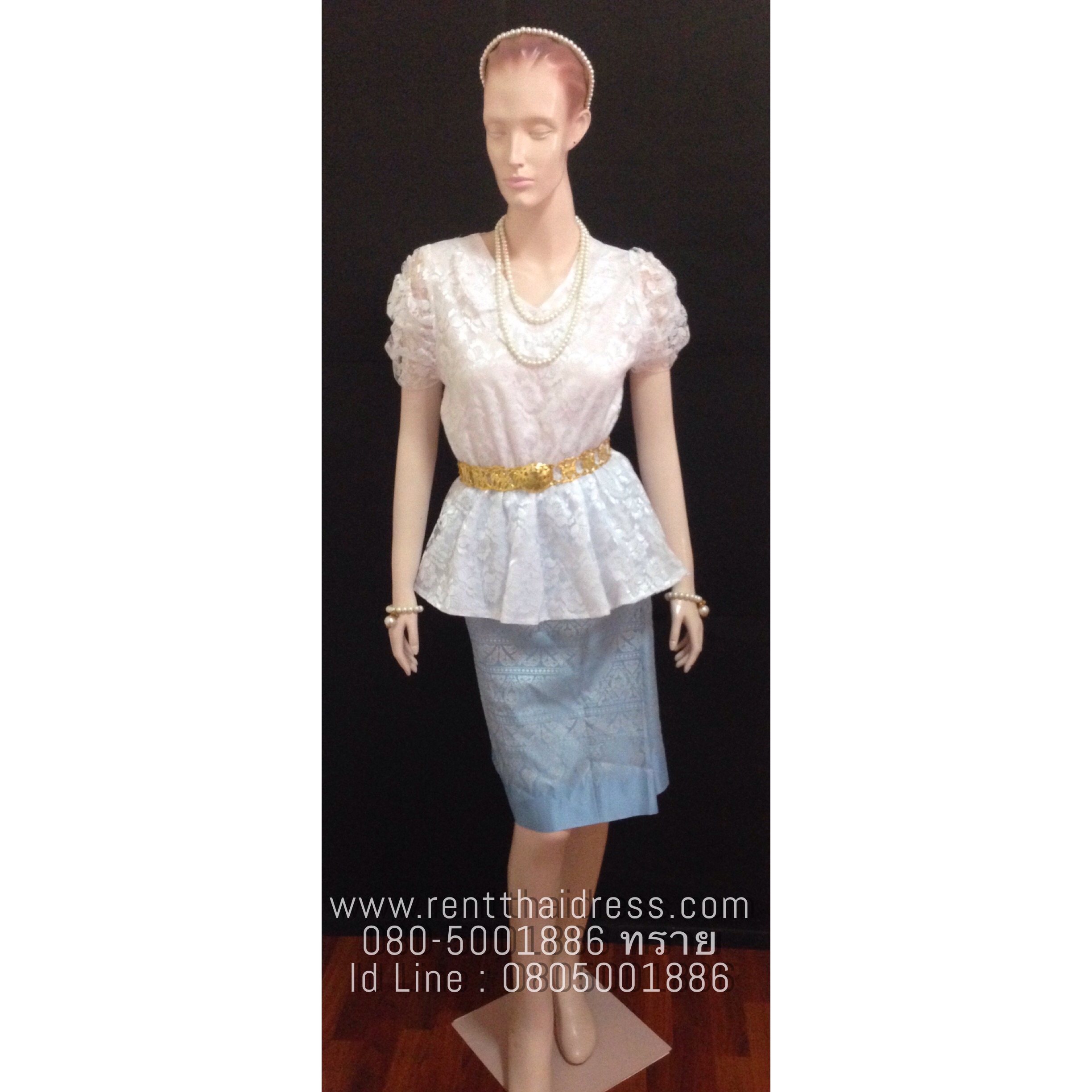 เช่าชุดไทย รัชกาลที่ 5 ทรงเสื้อแขนสั้นหมูแฮมสีขาว พร้อมผ้าถุงสั้นสีฟ้า