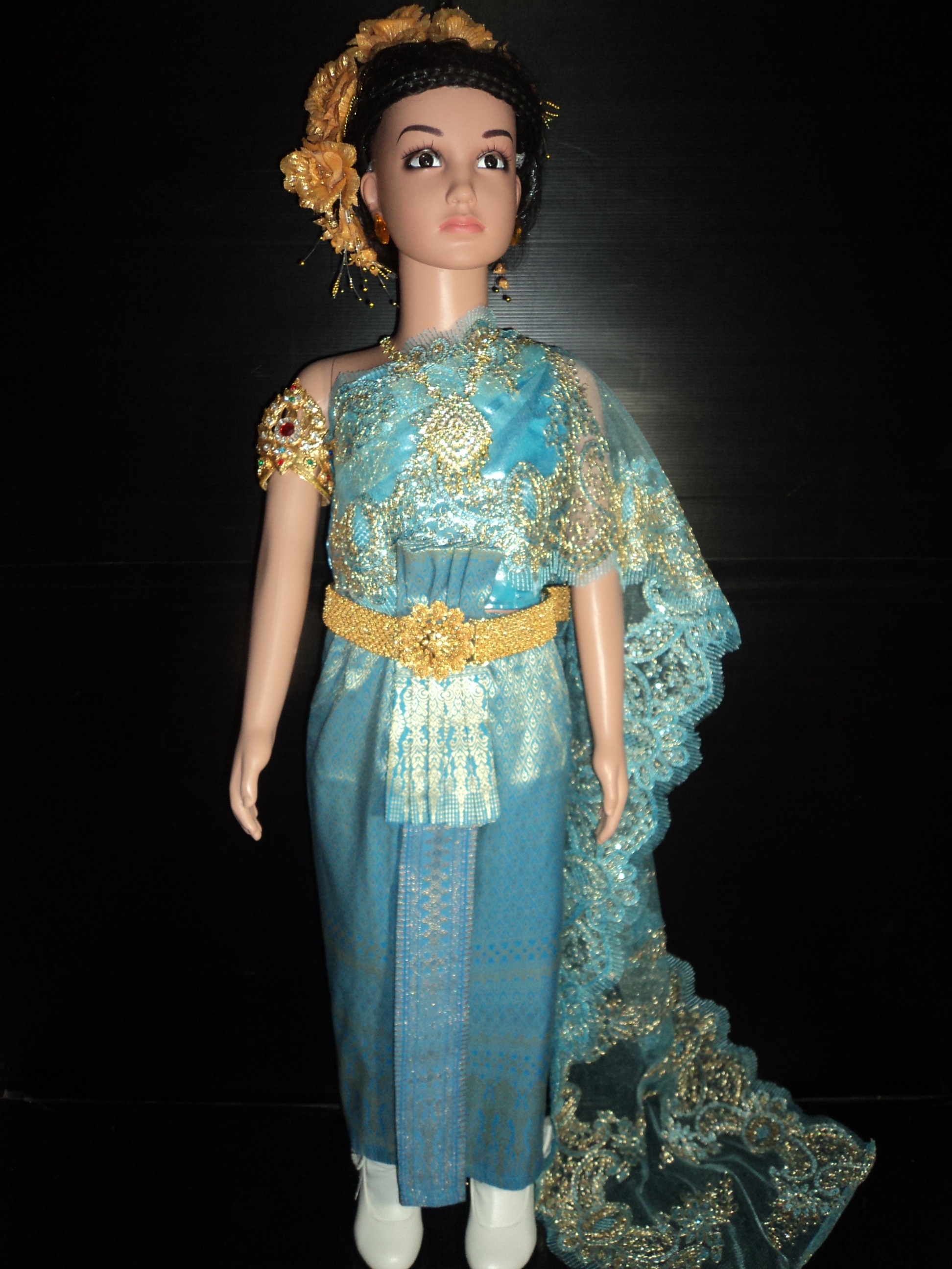 ชุดไทยสีฟ้าลาย1 ราคานี้ไม่รวมเครื่องประดับ