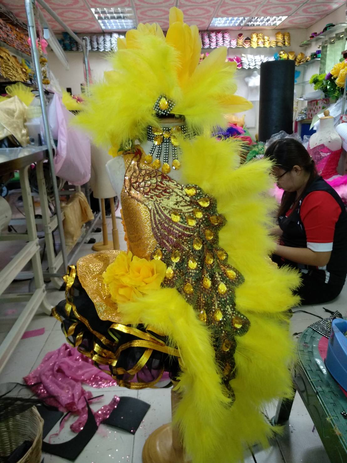 ชุดดรัมเมเยอร์สีเหลือง เด็กอนุบาลราคานี้ มี หมวก สร้อย ต่างหู