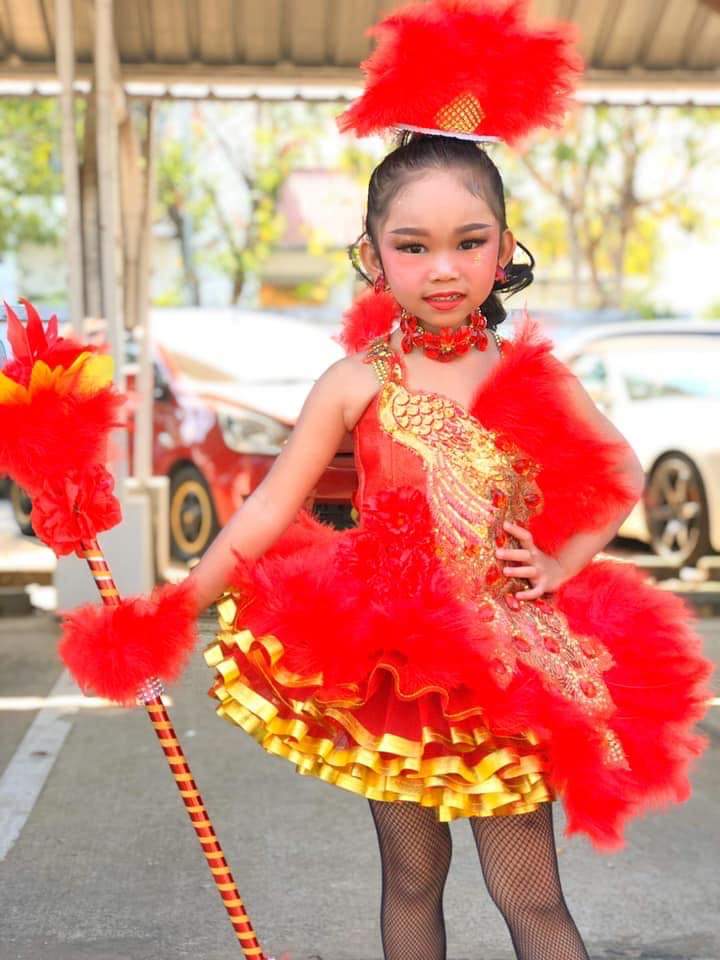 ชุดดรัมเมเยอร์สีแดง ไม้ดรัม หมวก สร้อย ต่างหู รวมจัดส่ง(ทุกขนาด ทุกสี แบบในรหัสนี้ สามารถสั่งได้ค่ะ)