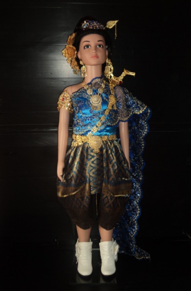 ชุดไทยเด็กอนุบาล-ประถมสีน้ำเงินทองผ้าไหมเกษตร ราคานี้ไม่รวมเครื่องประดับ