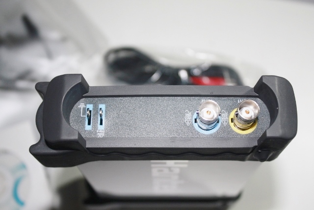 HaHantek 6022BE (20MHz, 48MS/s) Oscilloscope + 2 Probe Set and USB Cable