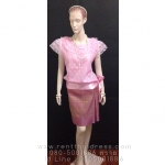 เช่าชุดเพื่อนเจ้าสาว ร. 7 เสื้อลูกไม้สีชมพูนมสด ผ้าถุงสีม่วงอมชมพู