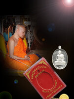 เหรียญ ‘มหาปราบ’ หลวงพ่อสุรศักดิ์ เนื้อเงิน หมายเลข ๓๐๓ วัดประดู่ เหรียญสวย สมบูรณ์กล่องเดิมวัด