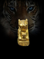 เสือกกเสือ (เสือแม่ลูกอ่อน) สำริดเหลือง รุ่นแรก หลวงปู่นาม วัดน้อยชมภู่ จ.สุพรรณบุรี ตอกโค๊ต หมายเลข ทุกตน มีอยูแค่ 5 ตนจ้าาา