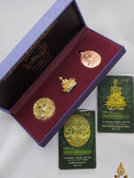 ชุดกรรมการร่วมสร้างหลวงพ่อคูณองค์ใหญ่ที่สุด,หลวงพ่อคูณ เหรียญพุทธศิลป์ ,กริ่งทองระฆัง ก้นชนวนเงิน.เหรียญปั๊มหลังแบบ สุดสวย เชิญเลือกหมายเลขด้านในเลยจ้าาา