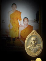 เหรียญลาภยศ เนื้อกาไหล่ทอง หลังยันต์หัวใจราชสีห์ ไม่ตัดปีกหลังยันต์ ตอกโค๊ต ๙ หมายเลข ๓๐๑ งดงาม สมบูรณ์ หลวงพ่อทอง วัดพระพุทธบาทยายหอม